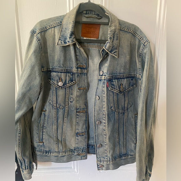 Levi’s Boyfriend Jean Jacket - Picture 3 of 4